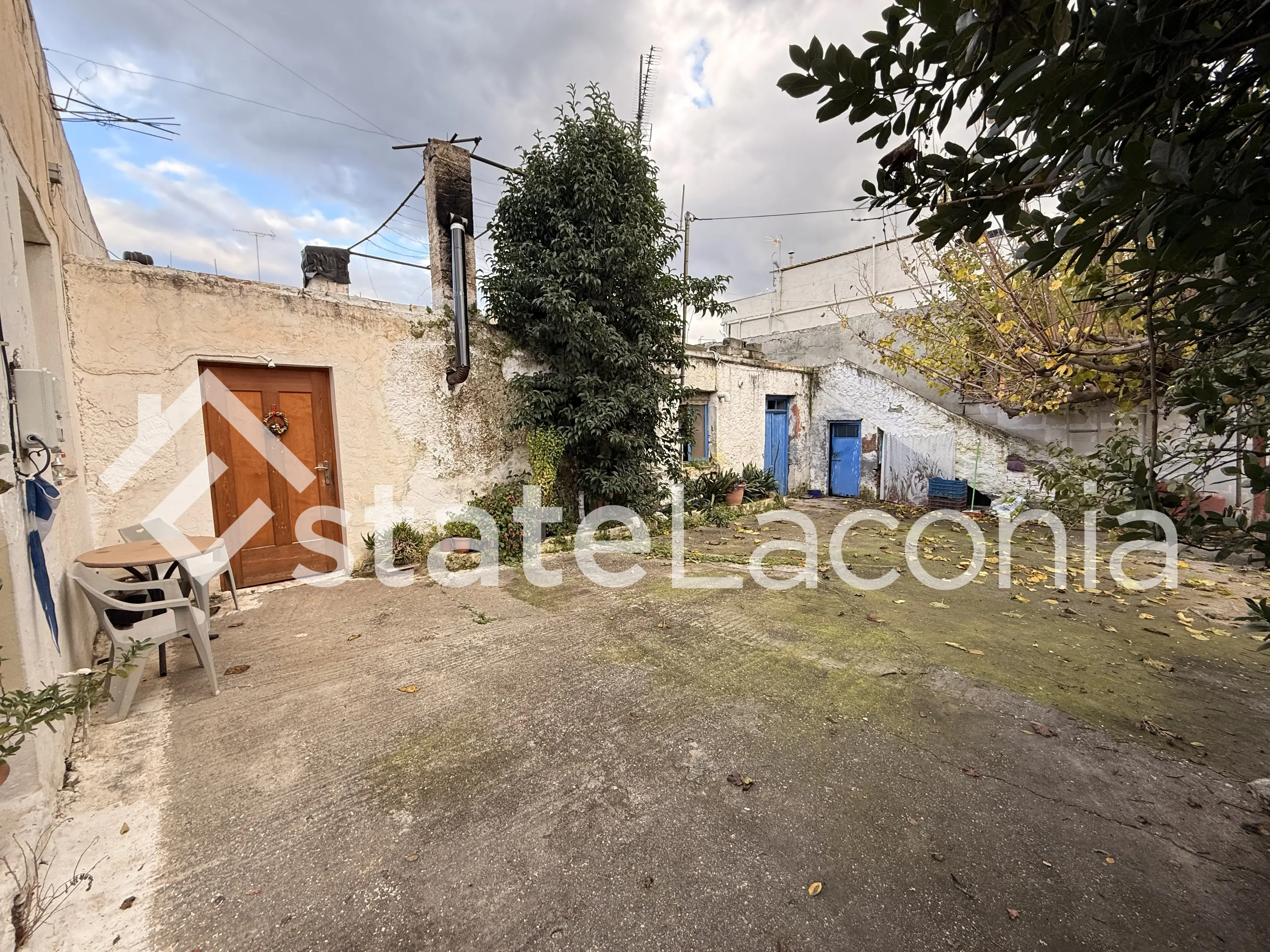 Detached house (Glikovrisi)